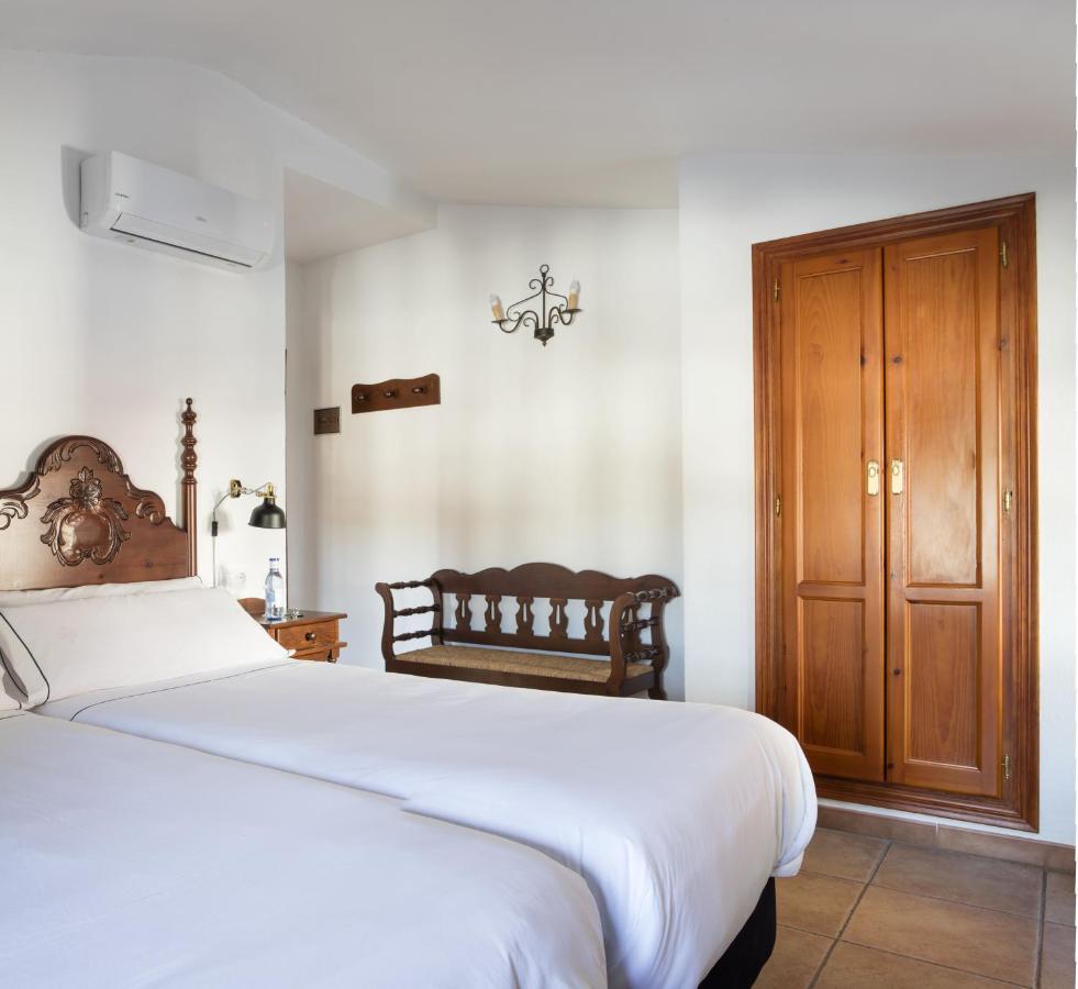 Tugasa Hotel Y Casas Rurales La Posada Villaluenga Del Rosario Ngoại thất bức ảnh