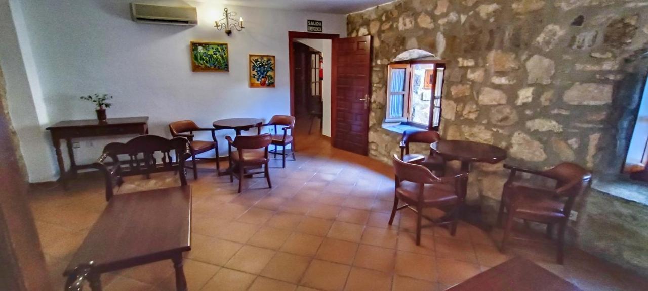 Tugasa Hotel Y Casas Rurales La Posada Villaluenga Del Rosario Ngoại thất bức ảnh