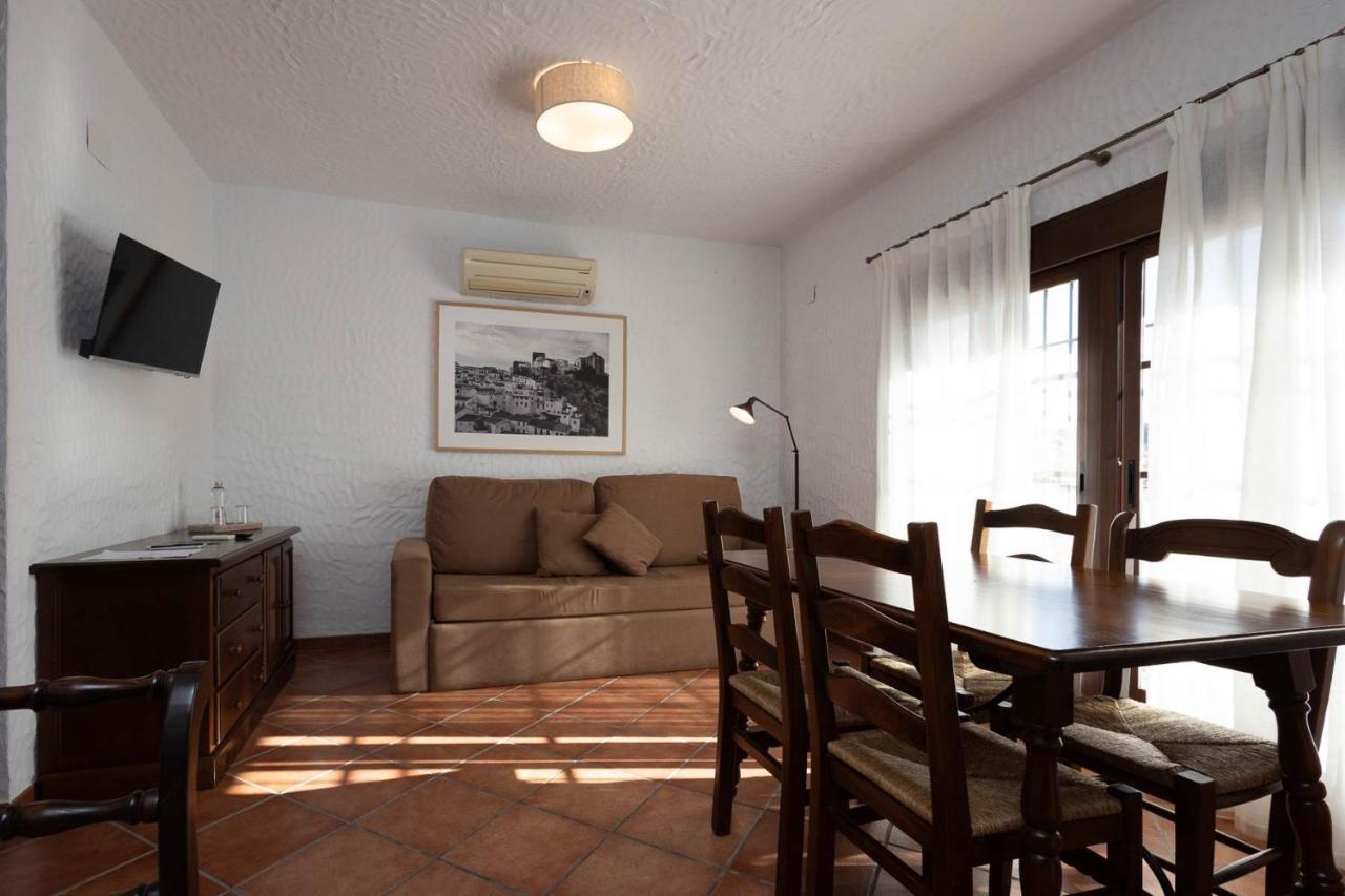 Tugasa Hotel Y Casas Rurales La Posada Villaluenga Del Rosario Ngoại thất bức ảnh