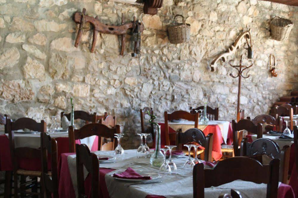 Tugasa Hotel Y Casas Rurales La Posada Villaluenga Del Rosario Ngoại thất bức ảnh